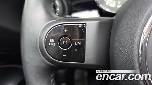 Mini Cooper S Convertible 2023 — ფოტო 17/20
