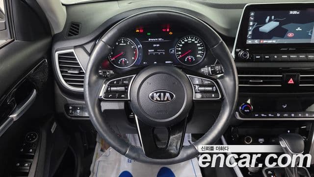 Kia Seltos 2019 — ფოტო 14/20