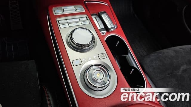Genesis GV70 2022 — фото 8 из 16