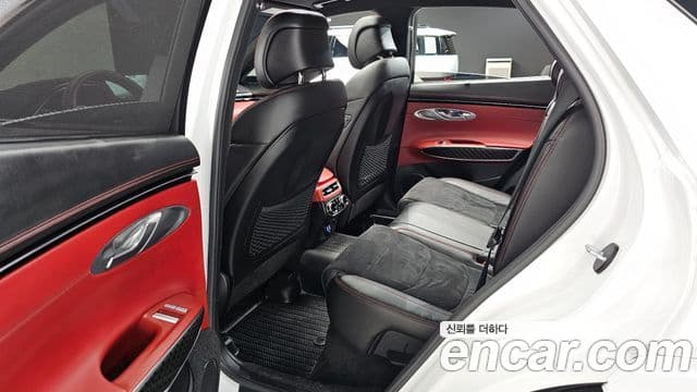 Genesis GV70 2022 — фото 11 из 16