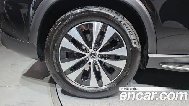 Mercedes-Benz GLE-Class 2025 — Photo 27/35