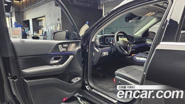Mercedes-Benz GLE-Class 2025 — Photo 28/35