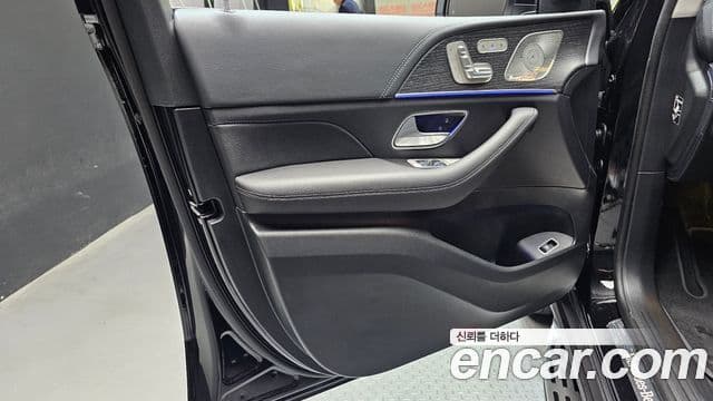 Mercedes-Benz GLE-Class 2025 — Photo 31/35