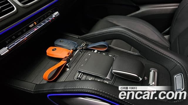 Mercedes-Benz GLE-Class 2025 — Photo 29/35