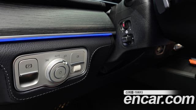 Mercedes-Benz GLE-Class 2025 — Photo 9/35