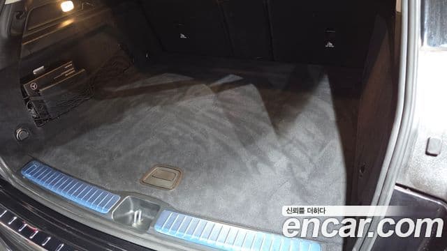 Mercedes-Benz GLE-Class 2025 — Photo 30/35