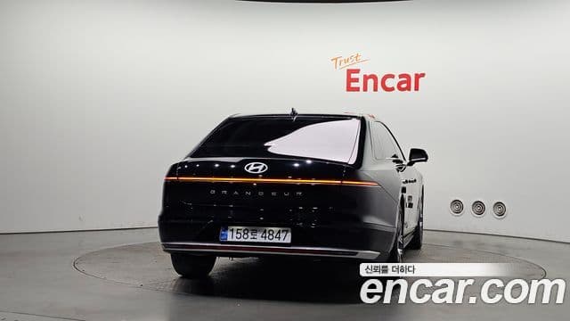 Hyundai Grandeur 2023 — ფოტო 4/20