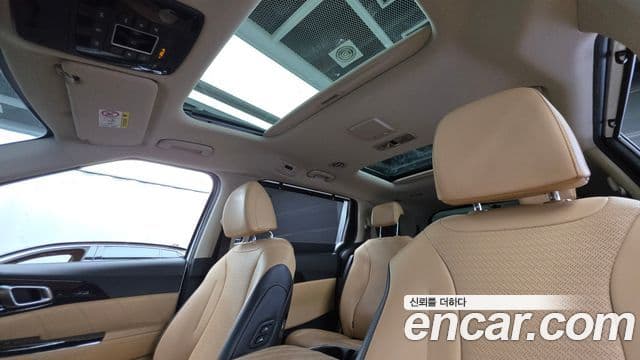 Kia Carnival 2021 — Şəkil 18/20