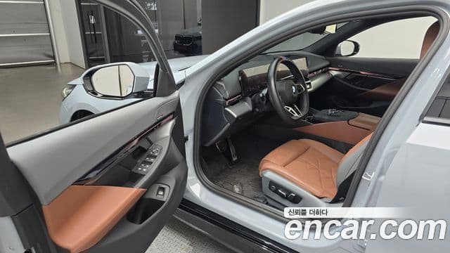 BMW 5 Series 2025 — Şəkil 10/20