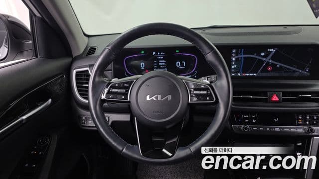 Kia Seltos 2023 — Şəkil 13/20