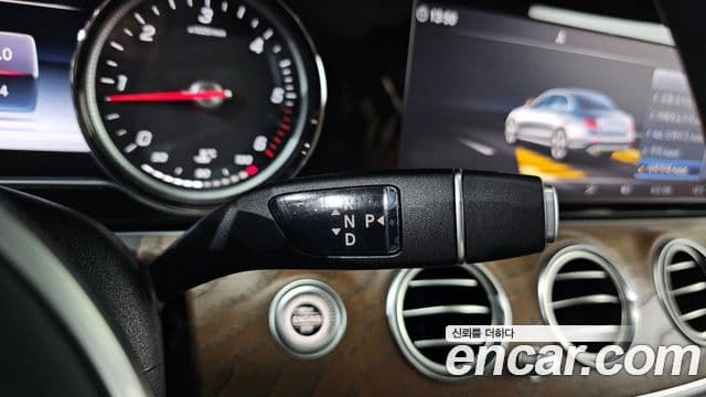 Mercedes-Benz E-Class 2019 — Şəkil 9/20