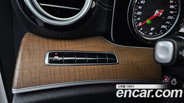Mercedes-Benz E-Class 2019 — Şəkil 19/20