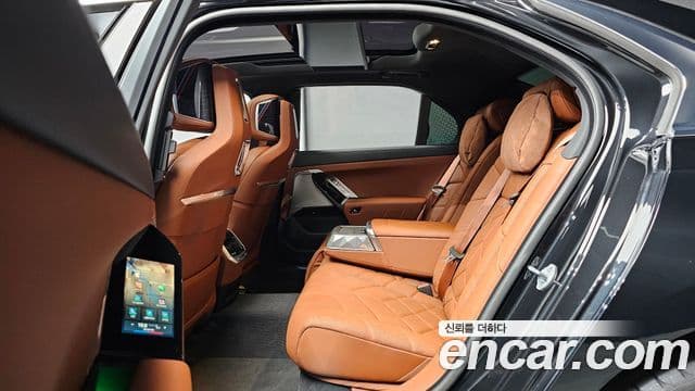 BMW 7 Series 2025 — ფოტო 12/20