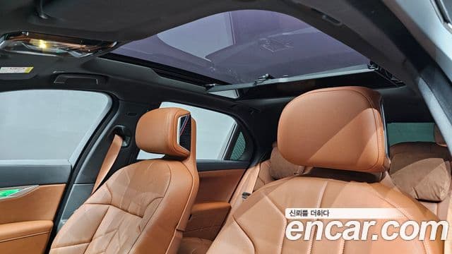 BMW 7 Series 2025 — Şəkil 23/34