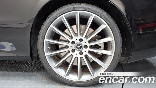 Mercedes-Benz E-Class 2021 — Photo 3/32
