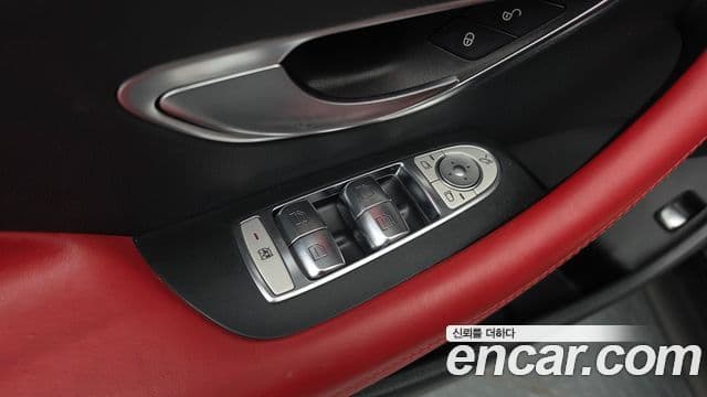 Mercedes-Benz E-Class 2021 — Photo 11/32