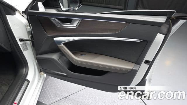 Audi A7 2022 — Photo 11/33