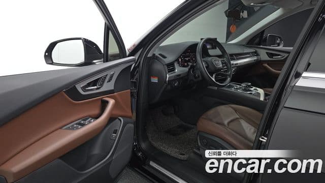 Audi Q7 2019 — Şəkil 10/20