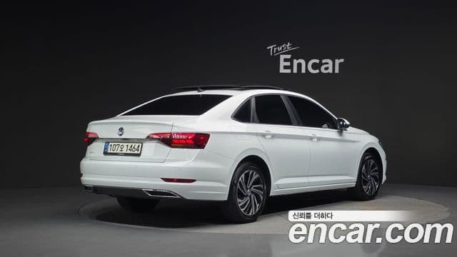 Volkswagen Jetta 2021 — ფოტო 1/20