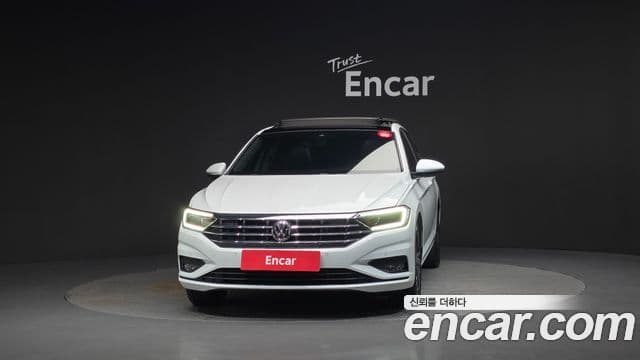 Volkswagen Jetta 2021 — ფოტო 2/20