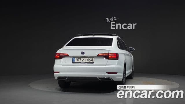 Volkswagen Jetta 2021 — ფოტო 3/20