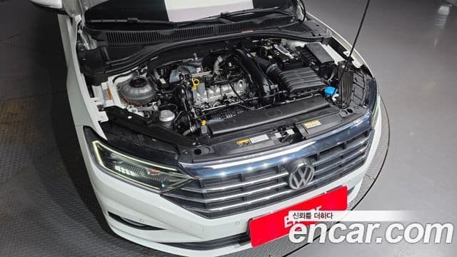 Volkswagen Jetta 2021 — ფოტო 5/20
