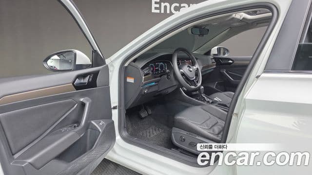 Volkswagen Jetta 2021 — ფოტო 12/20