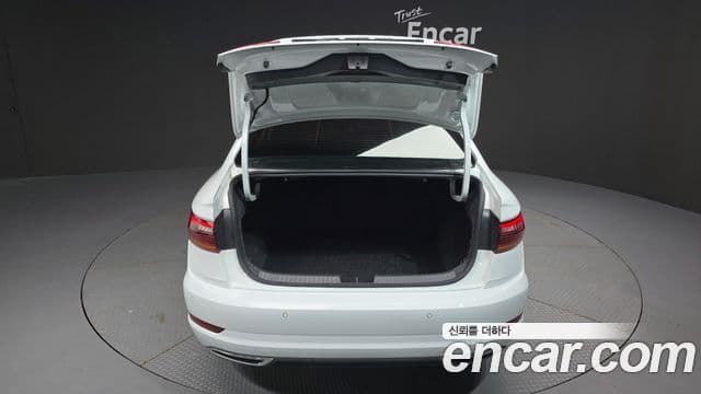 Volkswagen Jetta 2021 — ფოტო 20/20