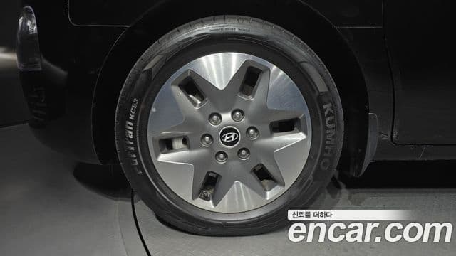 Hyundai Staria 2025 — Photo 2/30