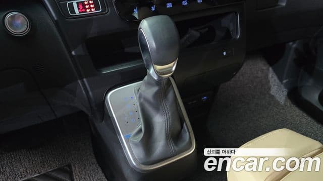 Hyundai Staria 2025 — Photo 13/30