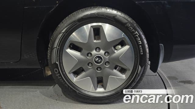 Hyundai Staria 2025 — Photo 7/30