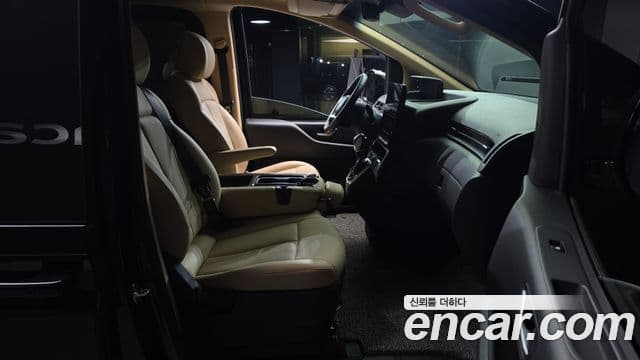 Hyundai Staria 2025 — Photo 17/30
