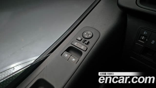 Hyundai Staria 2025 — Photo 29/30