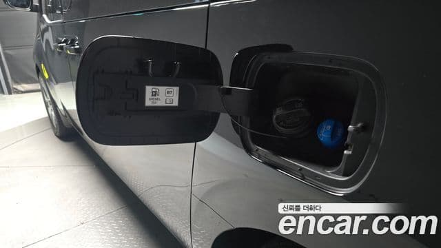 Hyundai Staria 2025 — Photo 8/30