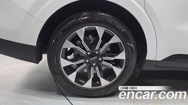 Kia Carnival 2022 — фото 5 из 20