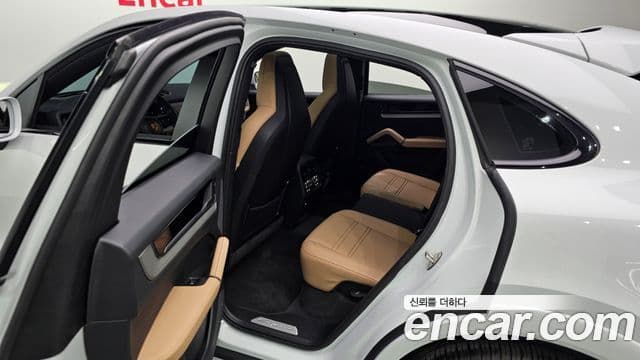 Porsche Cayenne 2025 — Şəkil 19/20