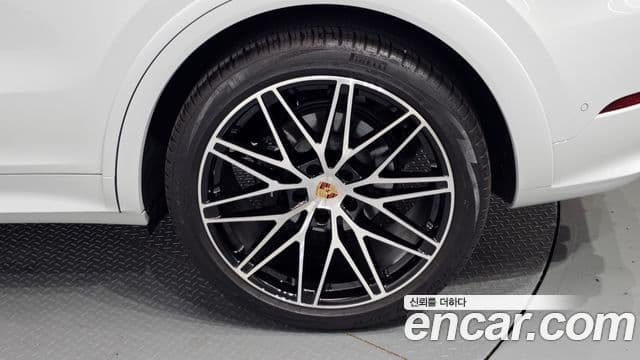 Porsche Cayenne 2025 — Photo 13/33