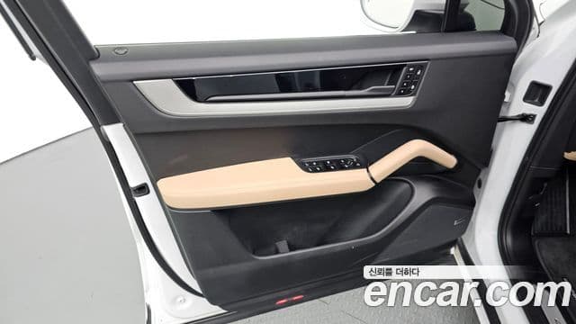 Porsche Cayenne 2025 — Photo 17/33