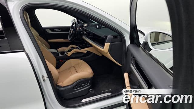 Porsche Cayenne 2025 — Photo 6/33
