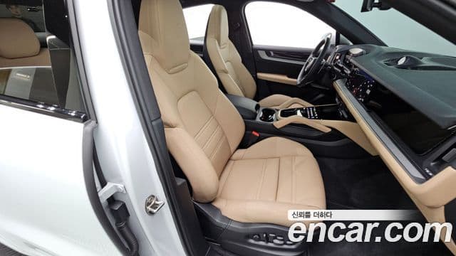 Porsche Cayenne 2025 — Photo 7/33