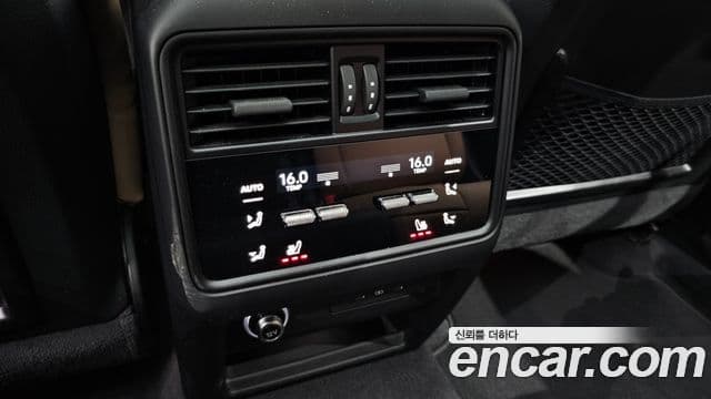 Porsche Cayenne 2025 — Photo 26/33