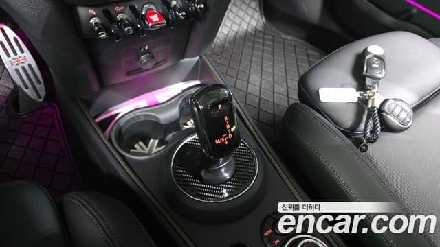 Mini Cooper Countryman 2023 — ფოტო 8/20