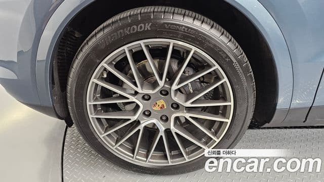 Porsche Cayenne 2020 — Photo 9/20