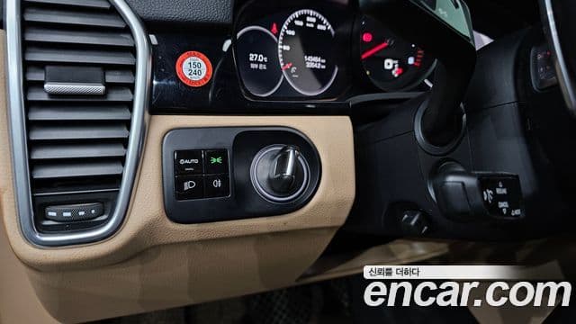 Porsche Cayenne 2020 — Photo 2/20