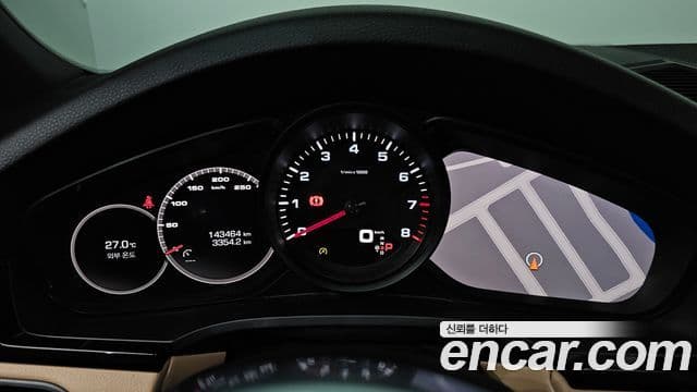 Porsche Cayenne 2020 — Photo 8/20