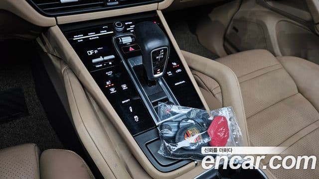 Porsche Cayenne 2020 — Photo 4/20