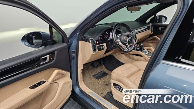 Porsche Cayenne 2020 — Photo 18/20