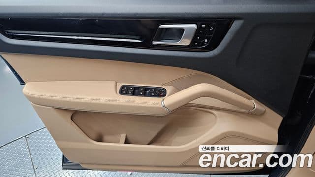 Porsche Cayenne 2020 — Photo 7/20