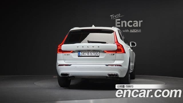 Volvo XC60 2020 — ფოტო 4/20
