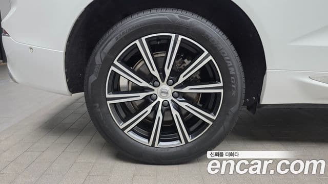 Volvo XC60 2020 — ფოტო 5/20